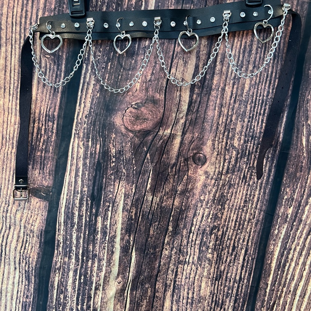 Black Heart Chain Belt
